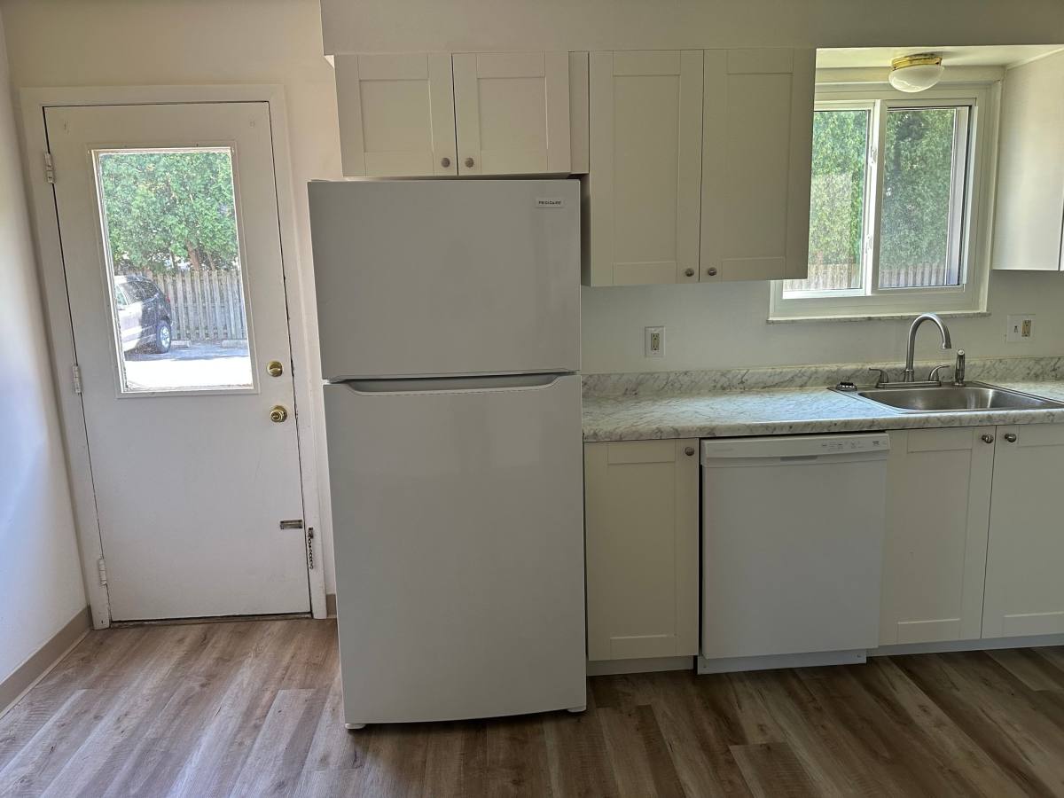 Townhouse for rent at 670 Loomis Ave, Cuyahoga Falls, OH 44223