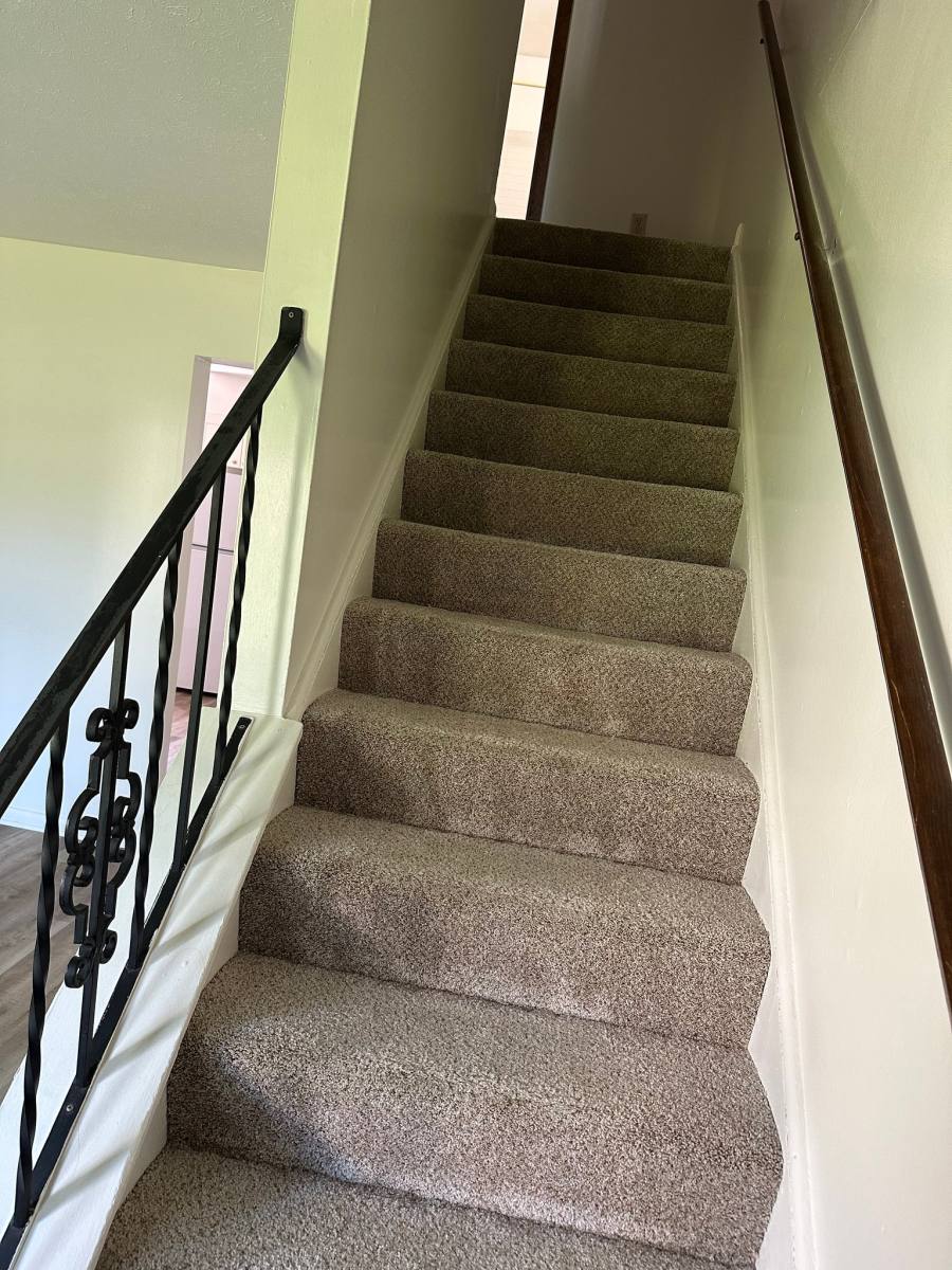 Townhouse for rent at 670 Loomis Ave, Cuyahoga Falls, OH 44223
