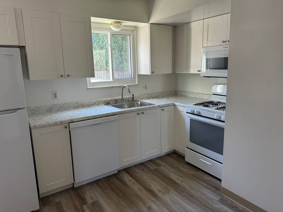 Townhouse for rent at 670 Loomis Ave, Cuyahoga Falls, OH 44223