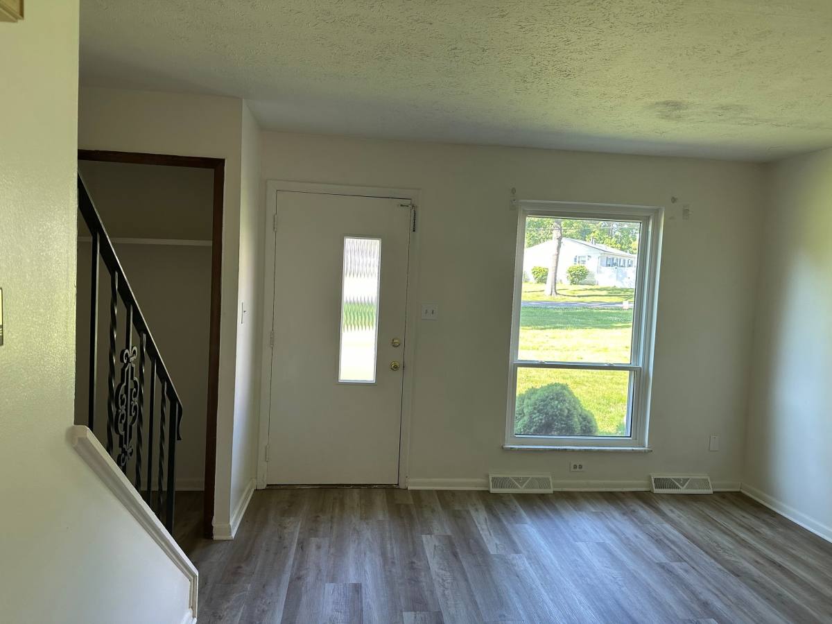 Townhouse for rent at 670 Loomis Ave, Cuyahoga Falls, OH 44223