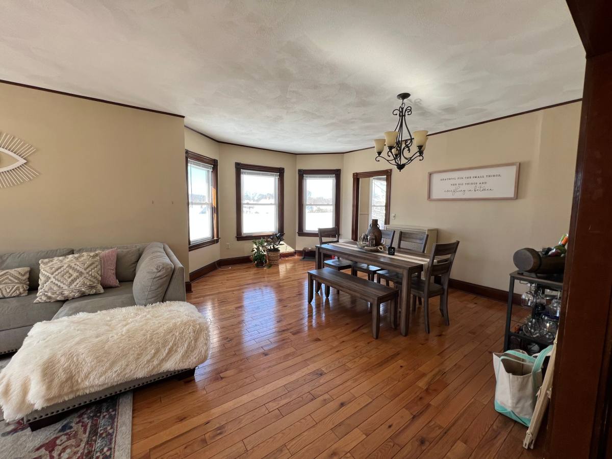 Apartment for rent at 10 Davis St #2, Woburn, MA 01801