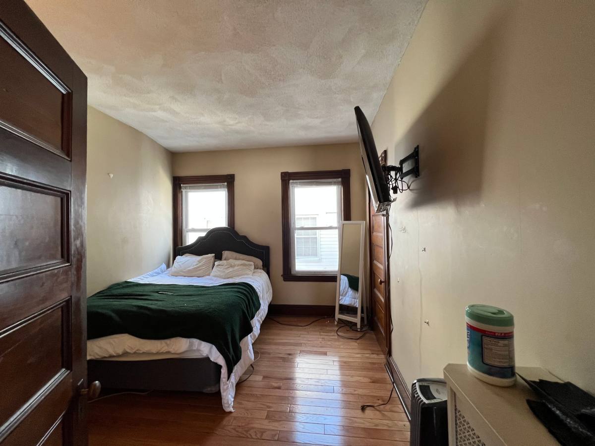 Apartment for rent at 10 Davis St #2, Woburn, MA 01801