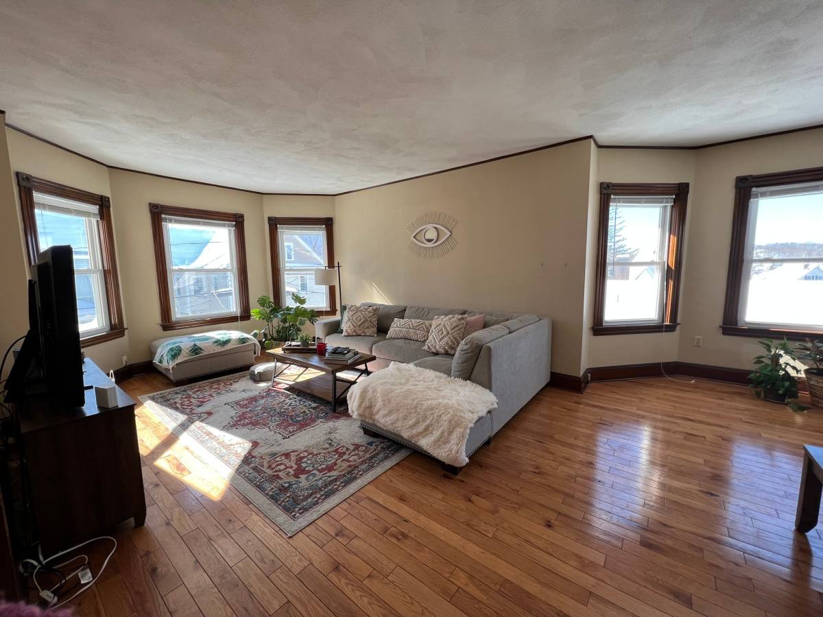 Apartment for rent at 10 Davis St #2, Woburn, MA 01801