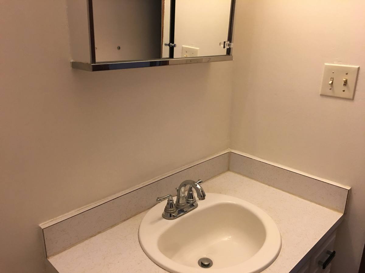 Townhouse for rent at 682 Loomis Ave, Cuyahoga Falls, OH 44223