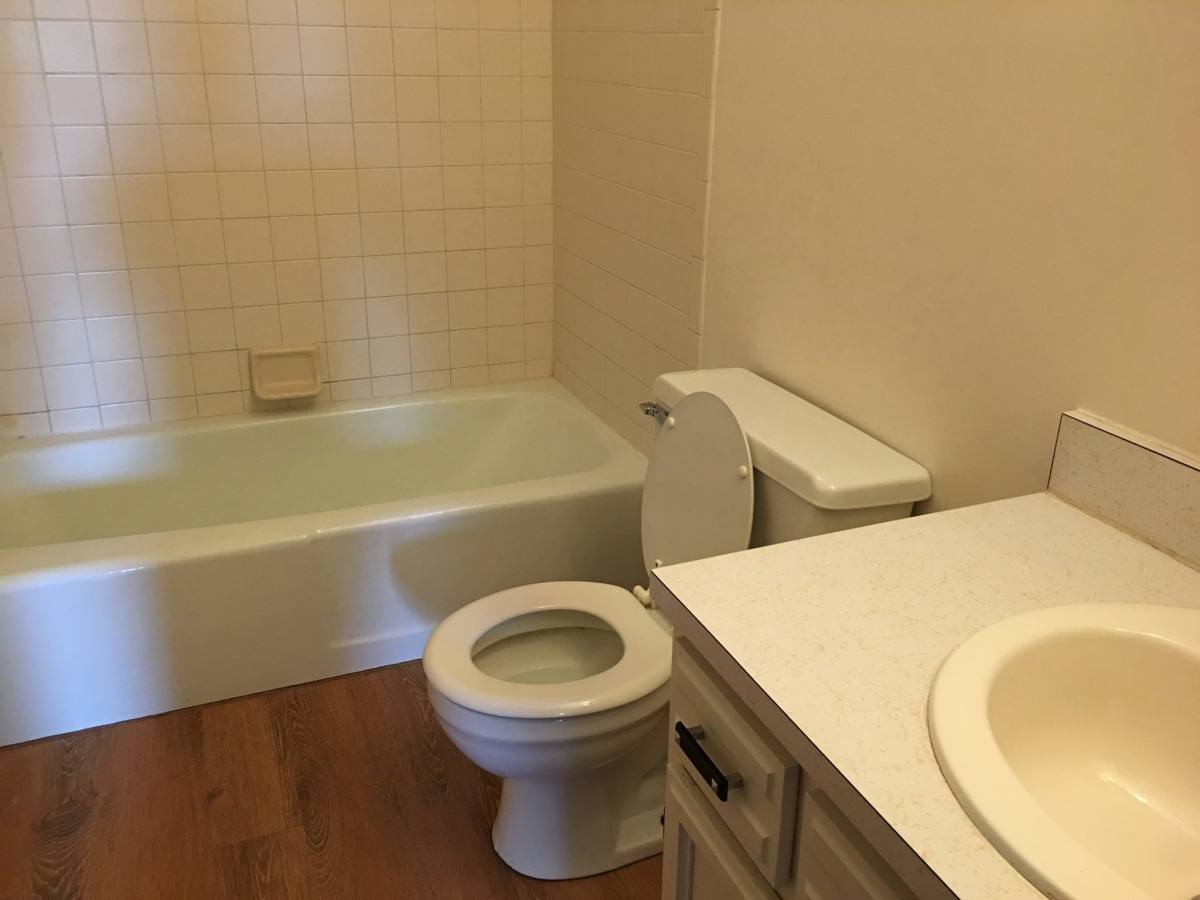 Townhouse for rent at 682 Loomis Ave, Cuyahoga Falls, OH 44223