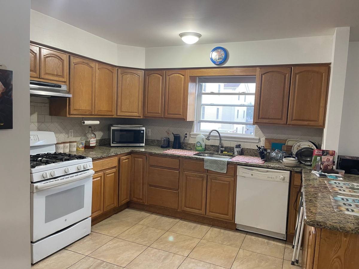 House for rent at 12 General Karge Court, Elizabeth, NJ 07202