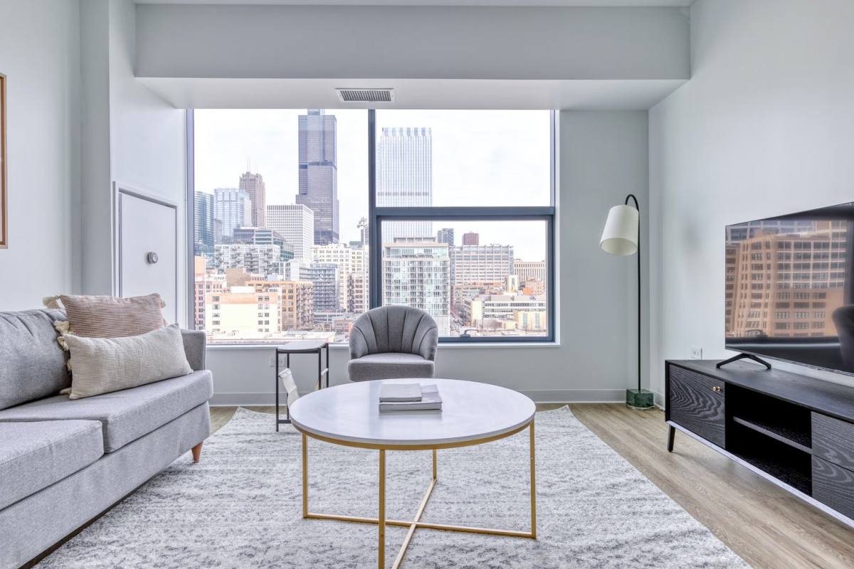 Apartment for rent at 320 S Halsted St, Chicago, IL 60661