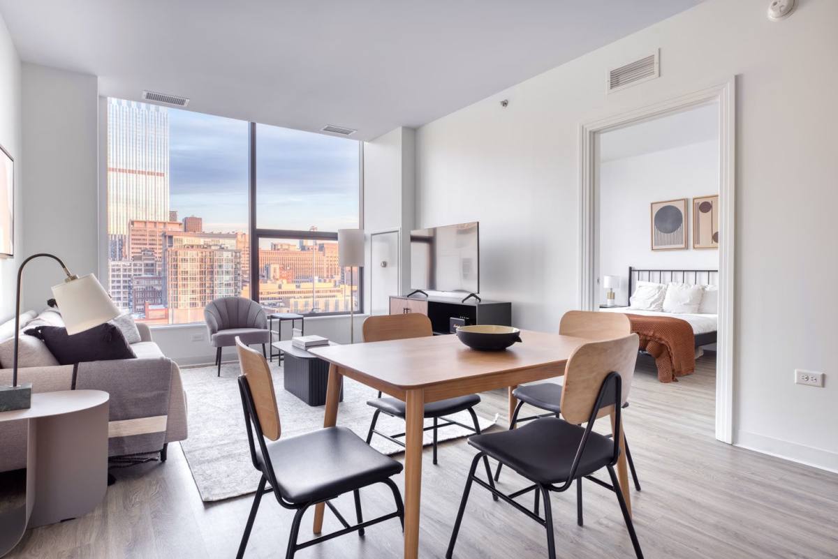 Apartment for rent at 320 S Halsted St, Chicago, IL 60661