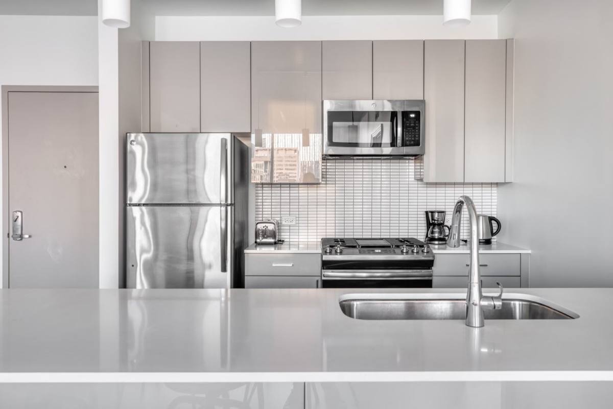 Apartment for rent at 320 S Halsted St, Chicago, IL 60661