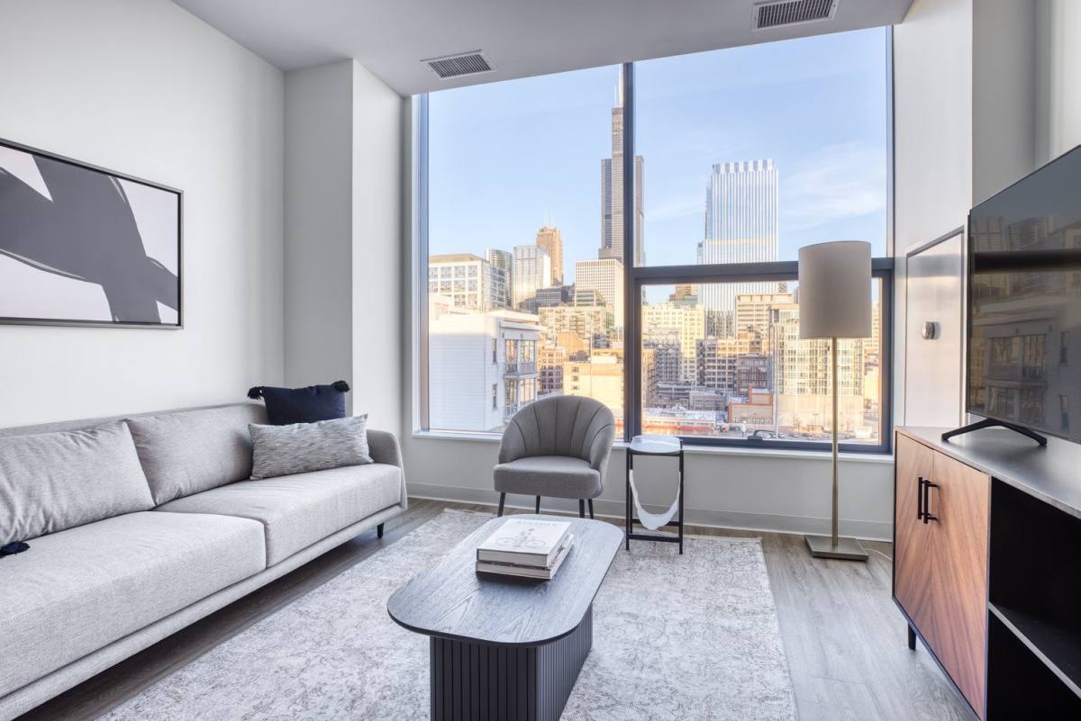 Apartment for rent at 320 S Halsted St, Chicago, IL 60661