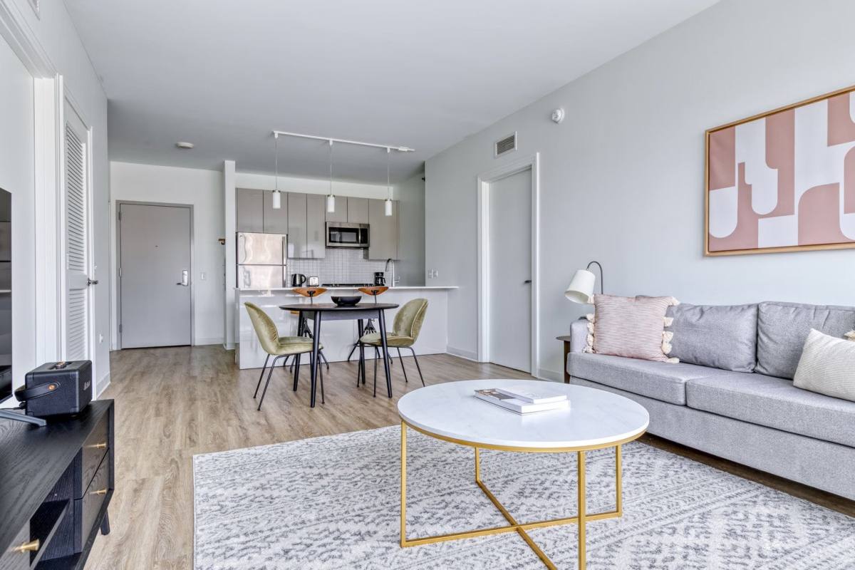 Apartment for rent at 320 S Halsted St, Chicago, IL 60661