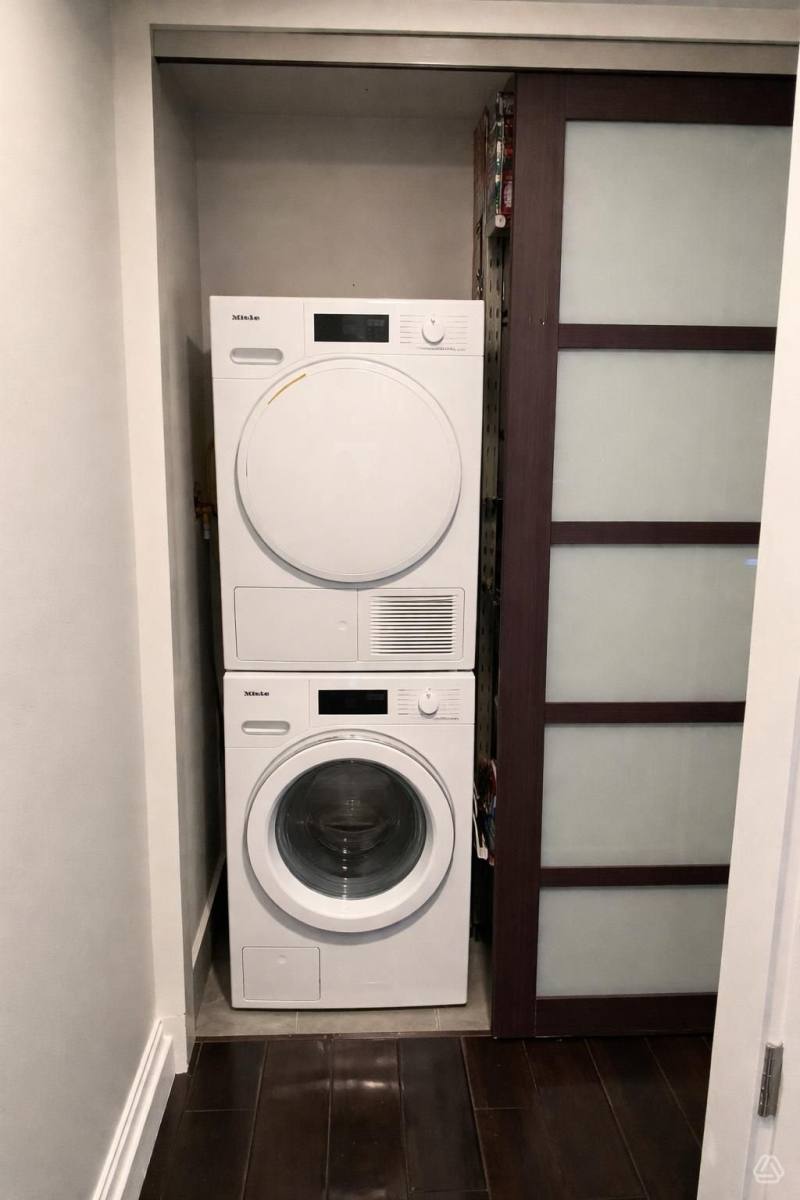 Apartment for rent at 11706 Montana Ave #107, Los Angeles, CA 90049