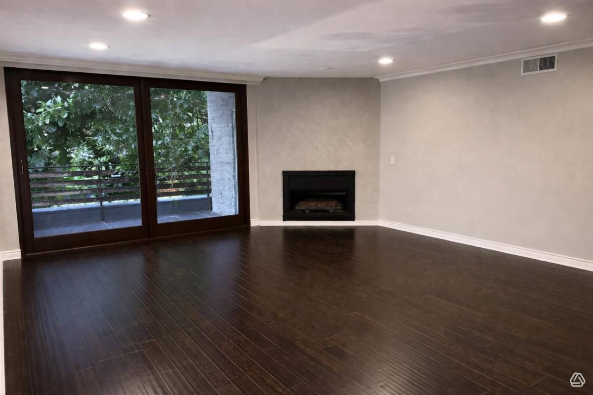 Apartment for rent at 11706 Montana Ave #107, Los Angeles, CA 90049