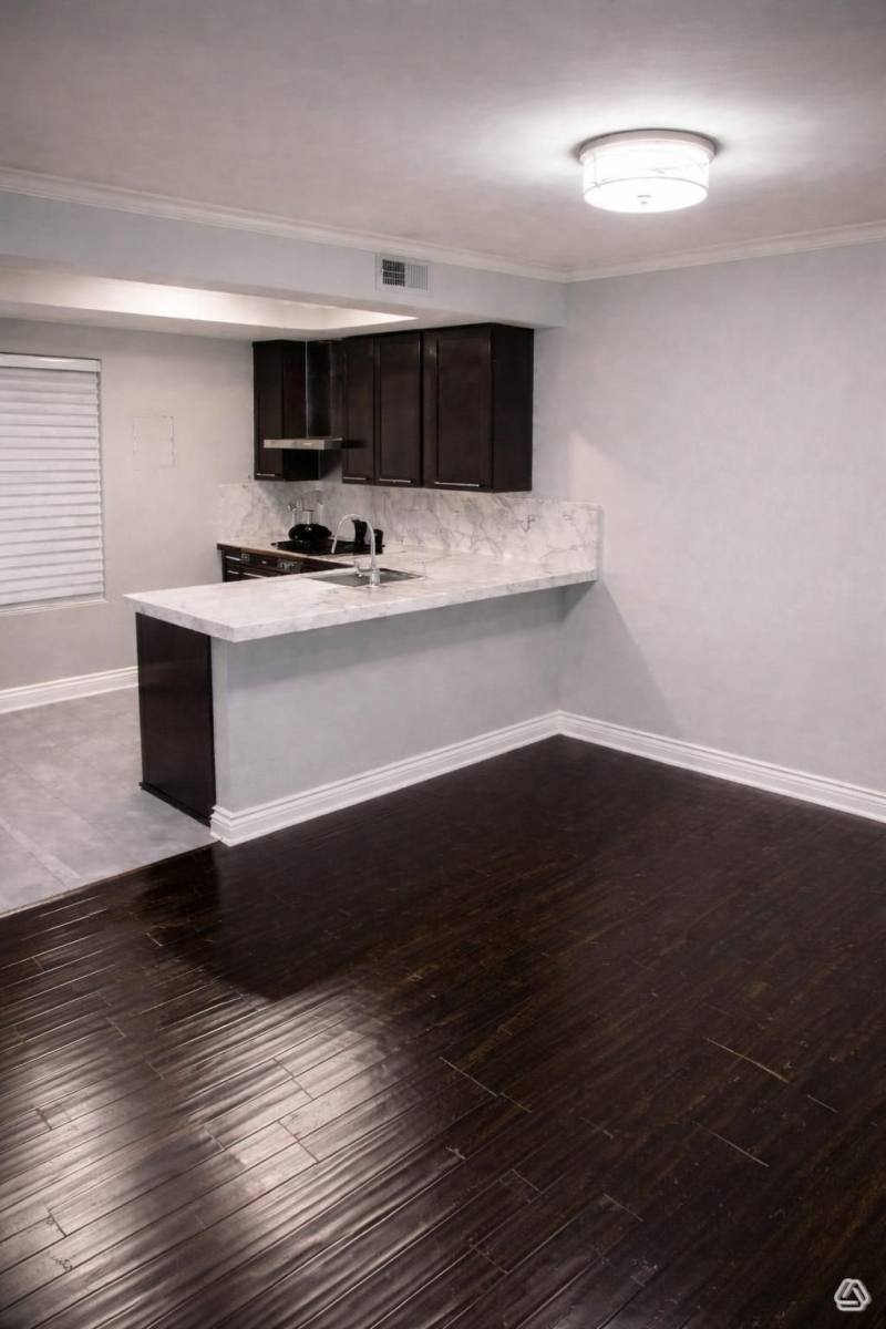 Apartment for rent at 11706 Montana Ave #107, Los Angeles, CA 90049