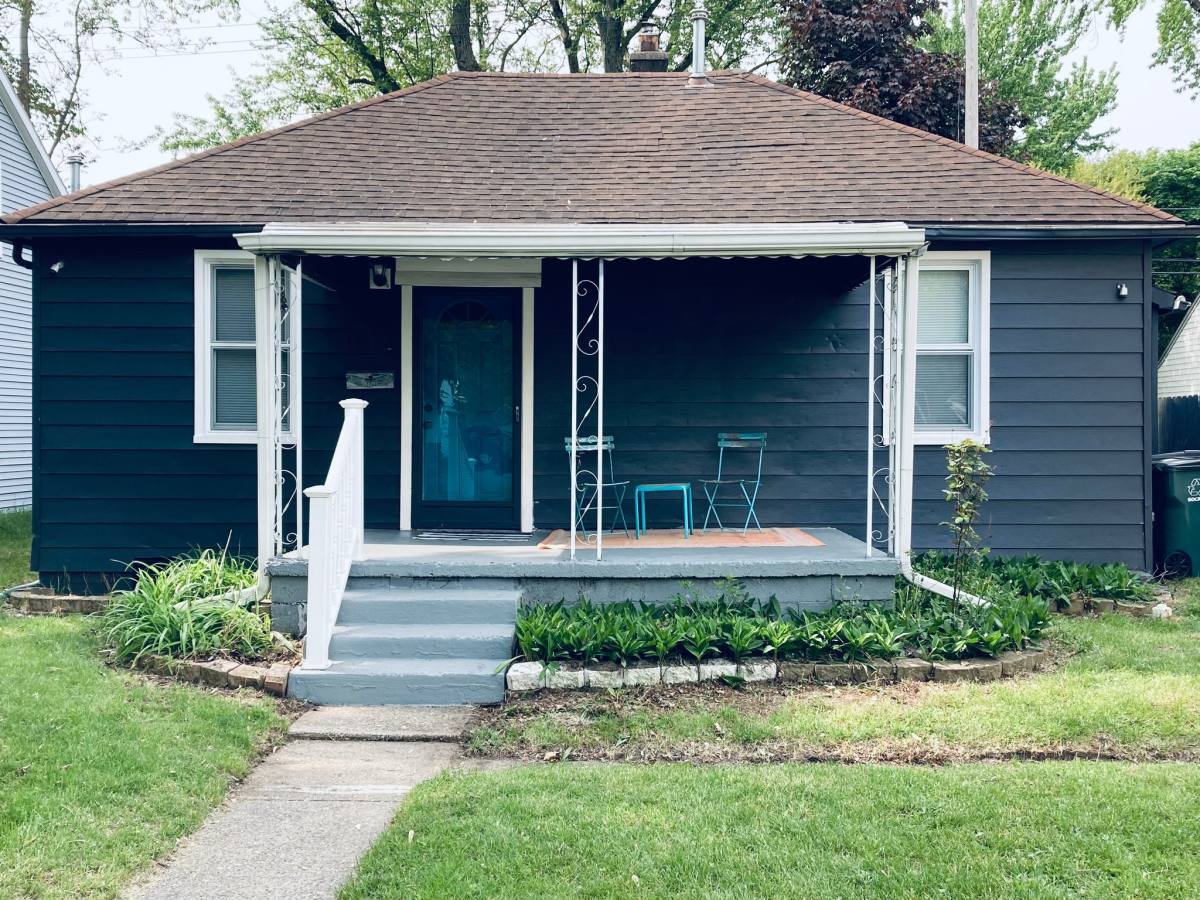 House for rent at 1314 E Harry Ave, Hazel Park, MI 48030