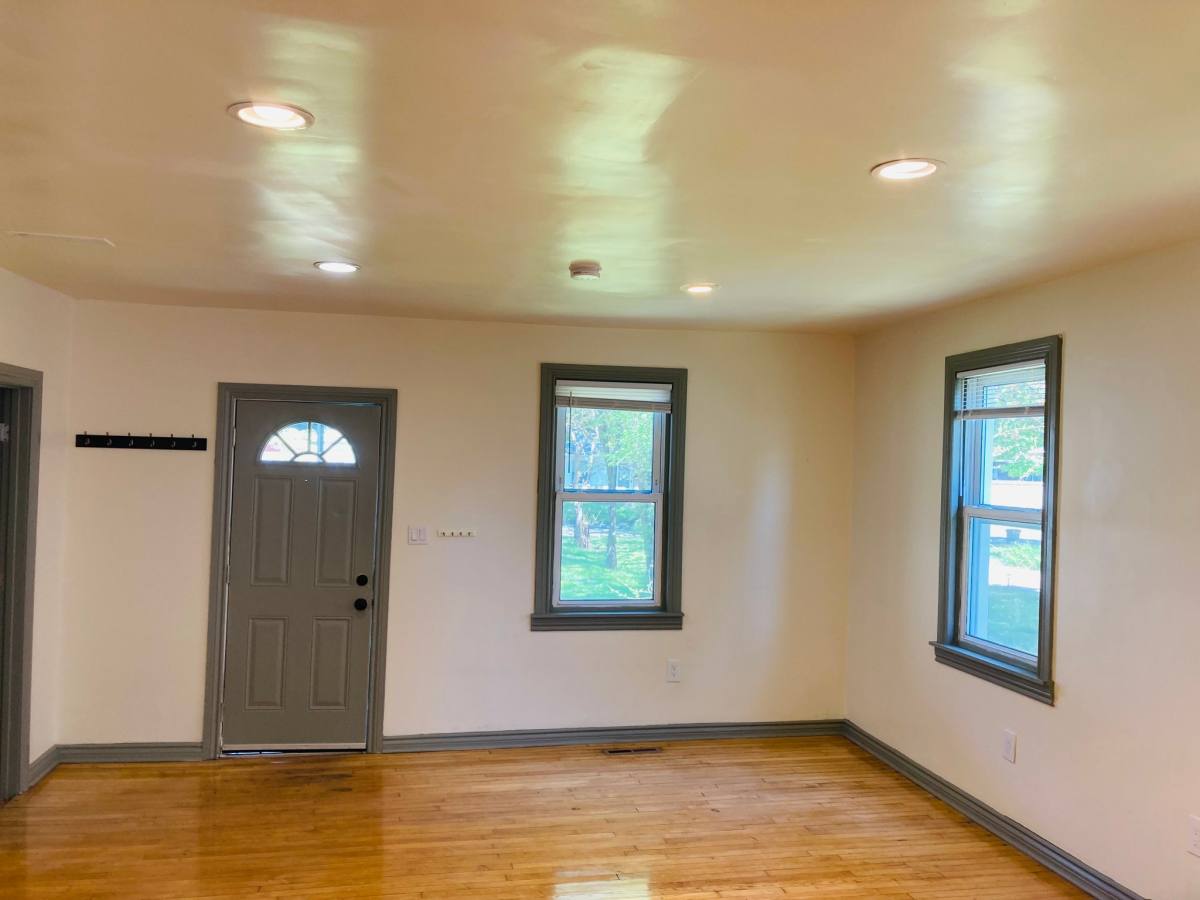 House for rent at 1314 E Harry Ave, Hazel Park, MI 48030