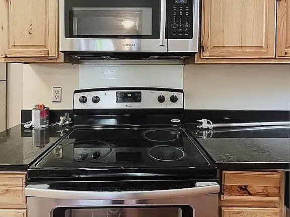 Townhouse for rent at 962 6th St E #1, Saint Paul, MN 55106