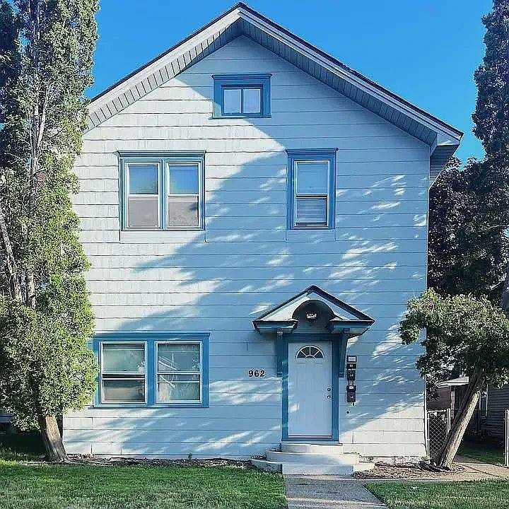 Townhouse for rent at 962 6th St E #1, Saint Paul, MN 55106