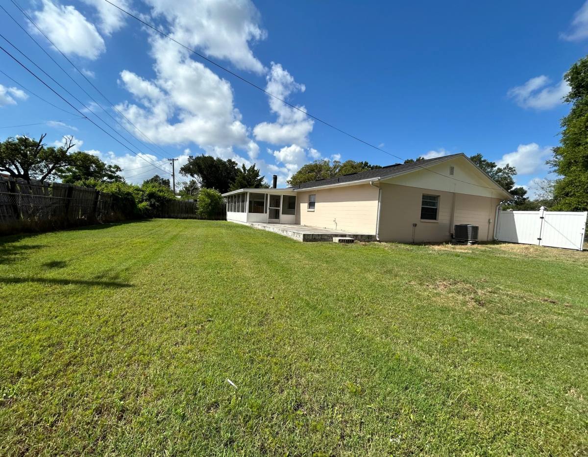 House for rent at 1233 Honeytree Lane E, Lakeland, FL 33801