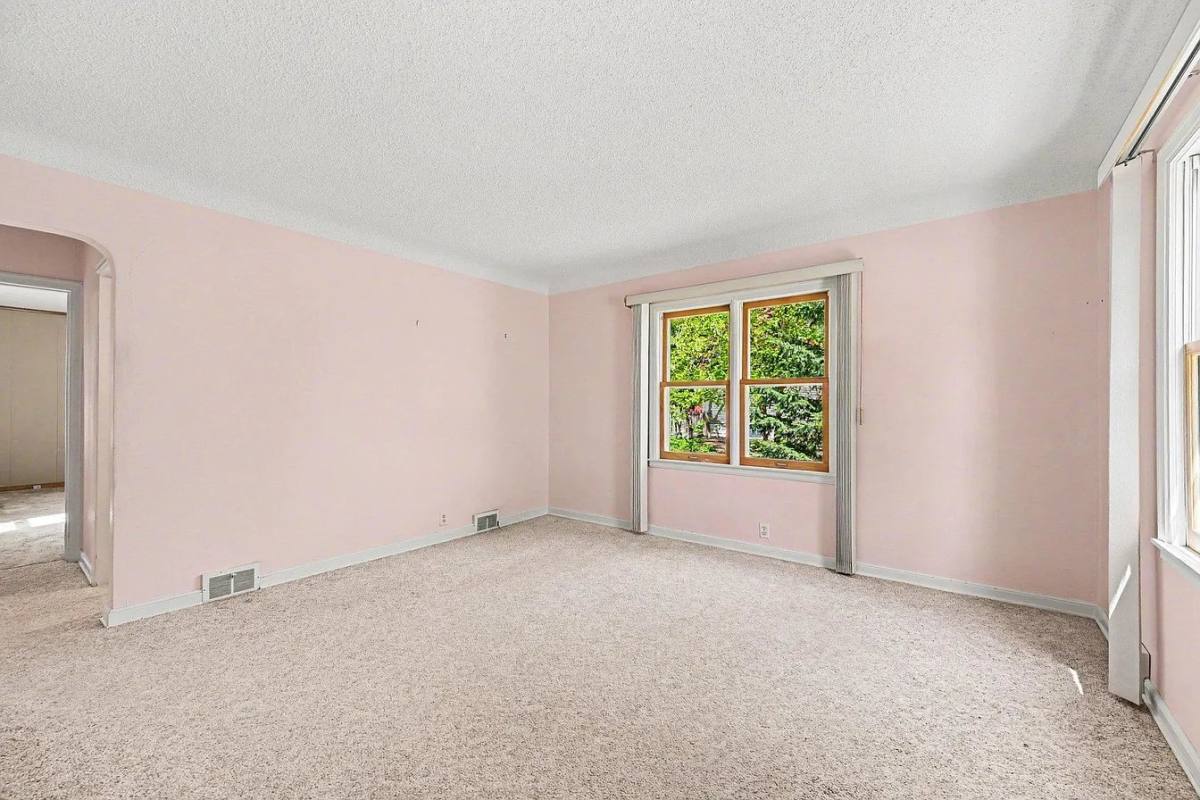 House for rent at 2233 Stewart Ave, Saint Paul, MN 55116