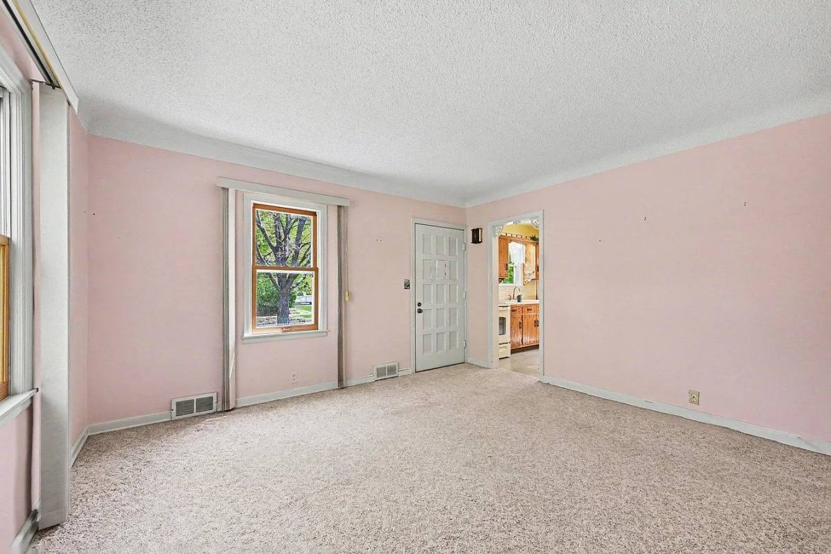 House for rent at 2233 Stewart Ave, Saint Paul, MN 55116