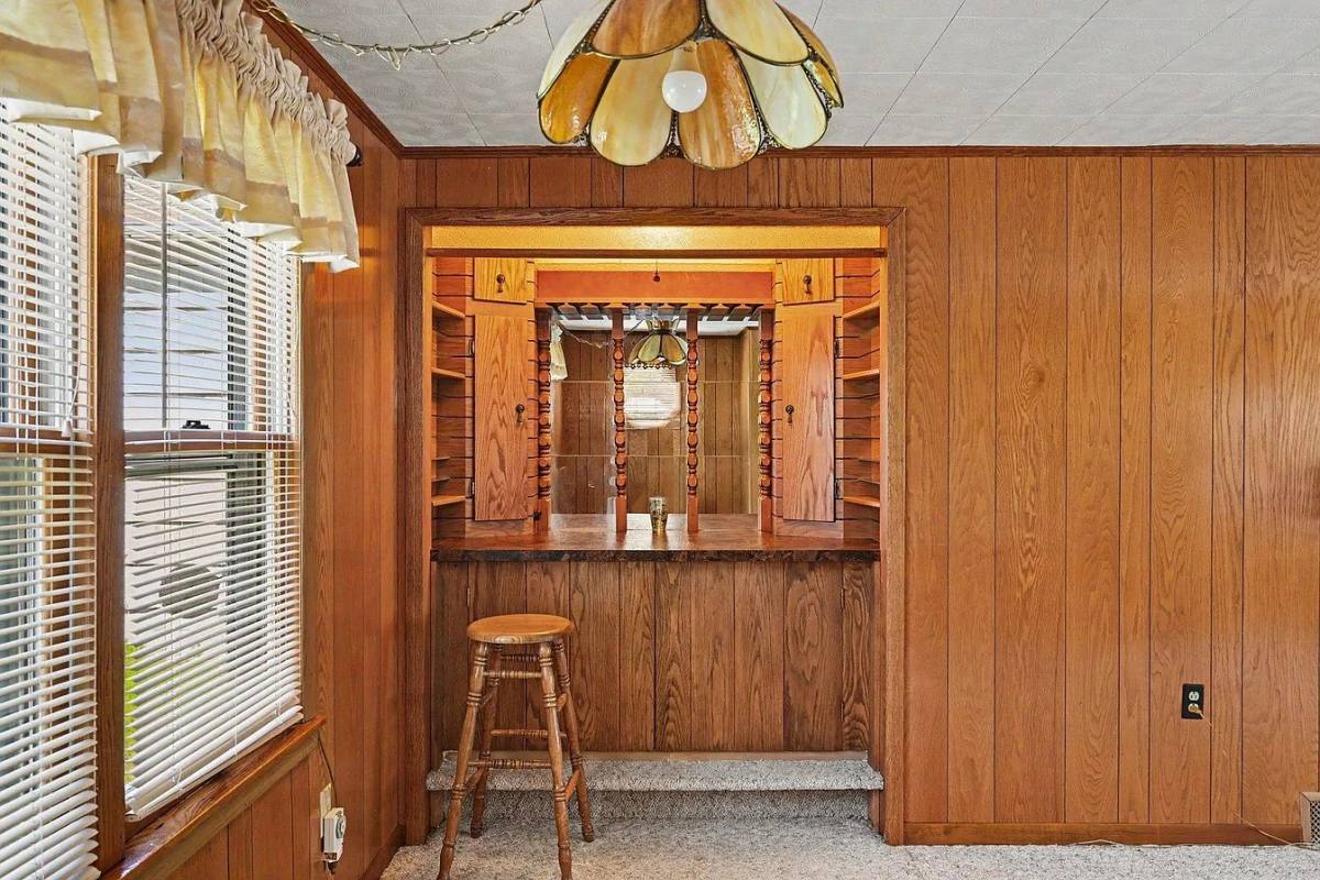 House for rent at 2233 Stewart Ave, Saint Paul, MN 55116