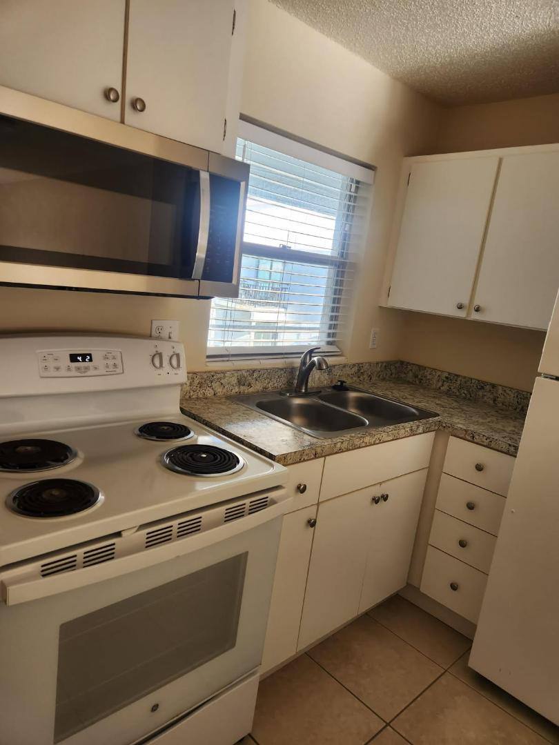Apartment for rent at 416 N Grandview Ave #424 22, Daytona Beach, FL 32118