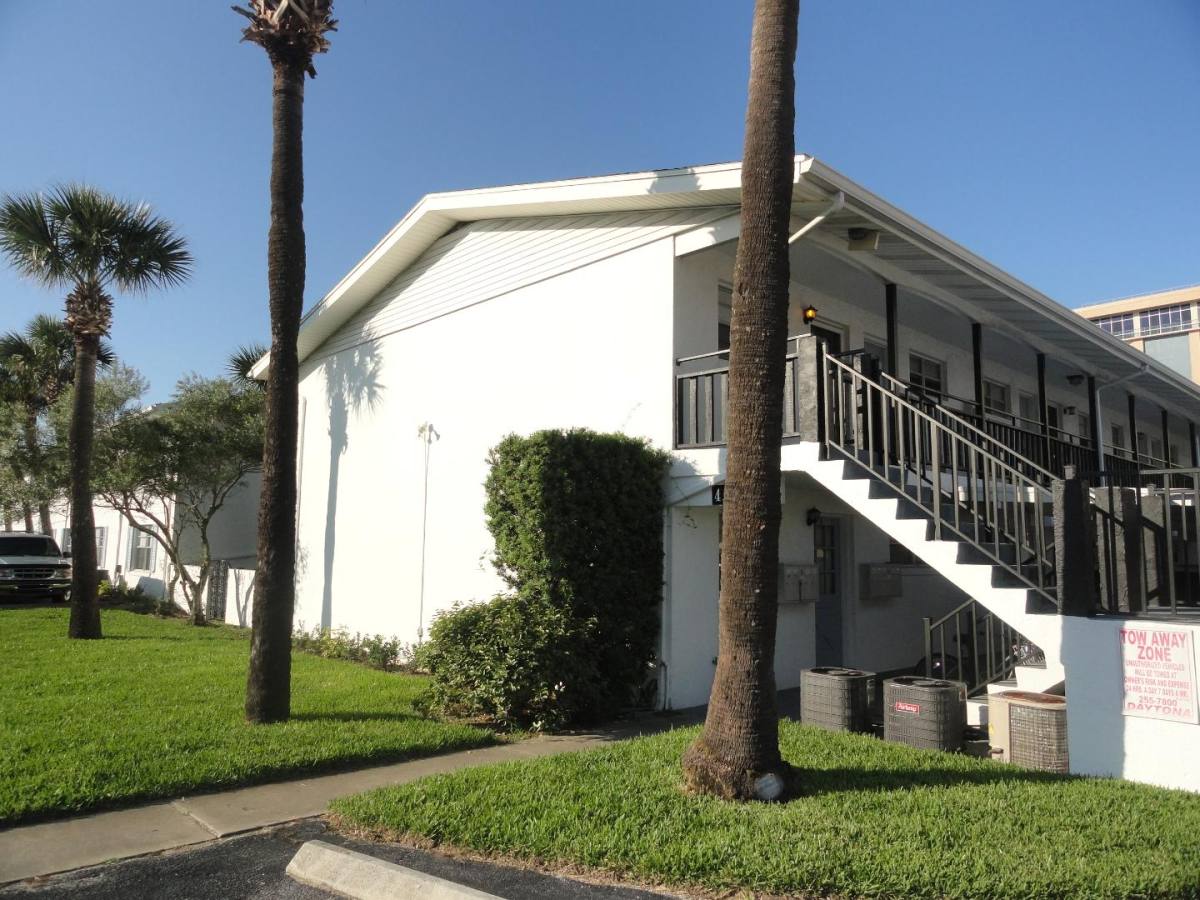 Apartment for rent at 416 N Grandview Ave #424 22, Daytona Beach, FL 32118