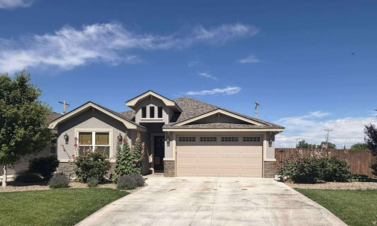 House for rent at 1901 N Montana Ave, Roswell, NM 88201