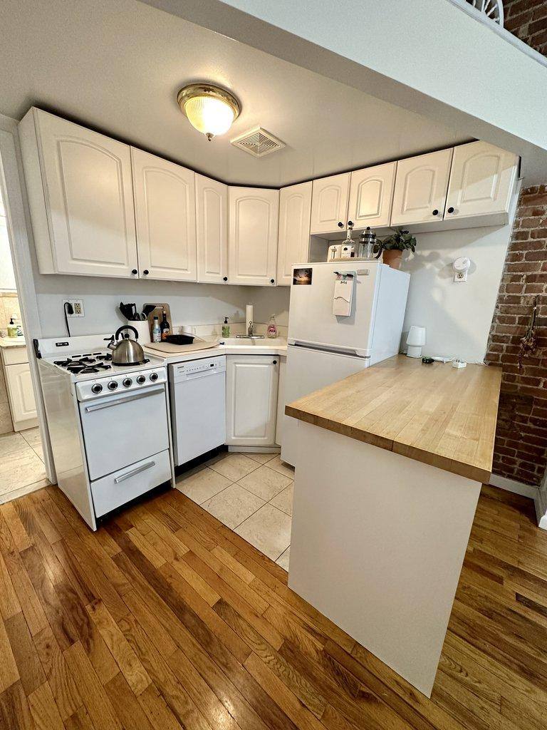 Townhouse for rent at 73 W 68th St #4, New York, NY 10023