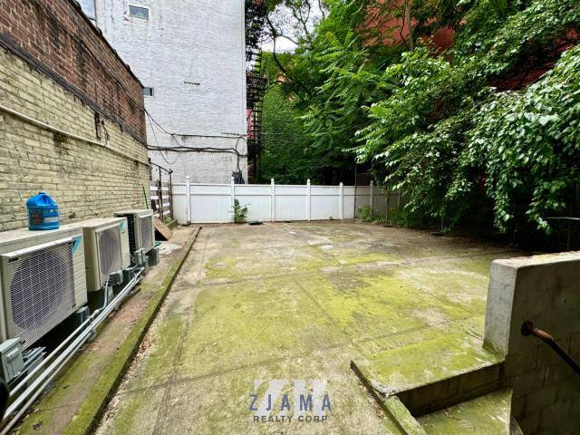 Townhouse for rent at 435 Dekalb Ave #1L, Brooklyn, NY 11205