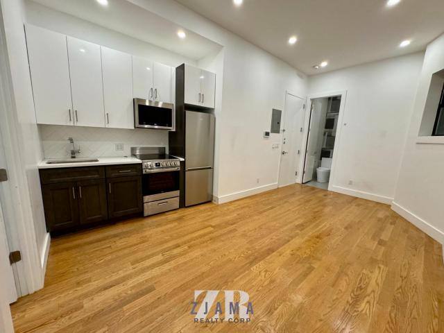Townhouse for rent at 435 Dekalb Ave #1L, Brooklyn, NY 11205