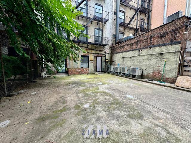 Townhouse for rent at 435 Dekalb Ave #1L, Brooklyn, NY 11205