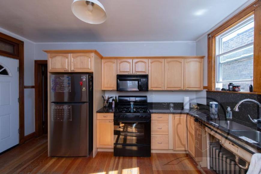 Apartment for rent at 5057 W Newport Ave #2, Chicago, IL 60641