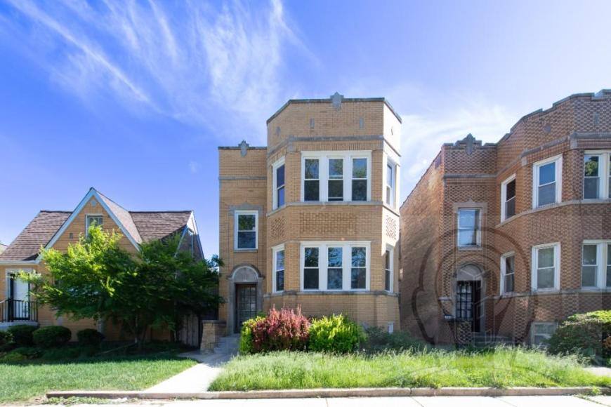 Apartment for rent at 5057 W Newport Ave #2, Chicago, IL 60641