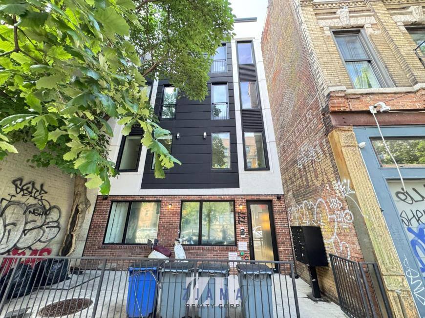 Apartment for rent at 727 Dekalb Ave #4B, Brooklyn, NY 11216