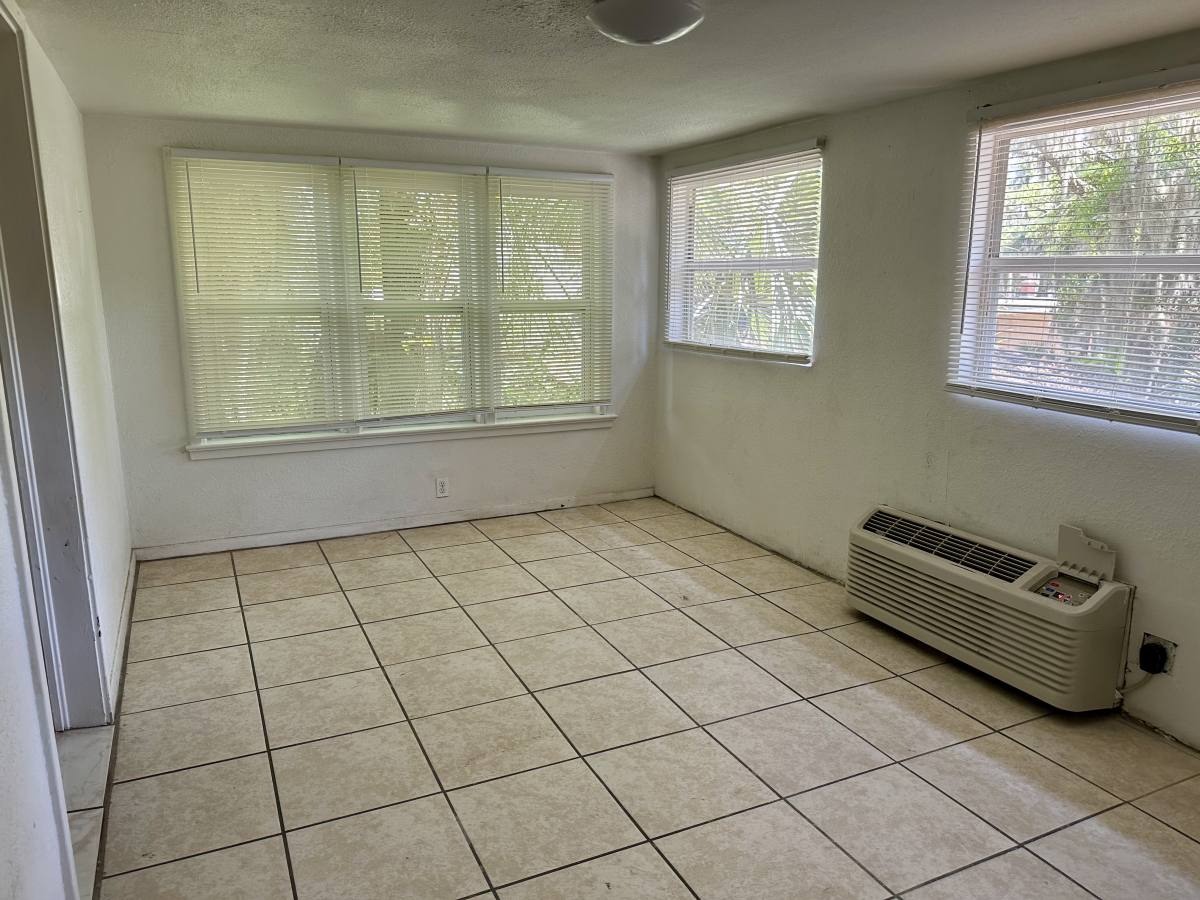 House for rent at 911 Winchester St, Daytona Beach, FL 32114