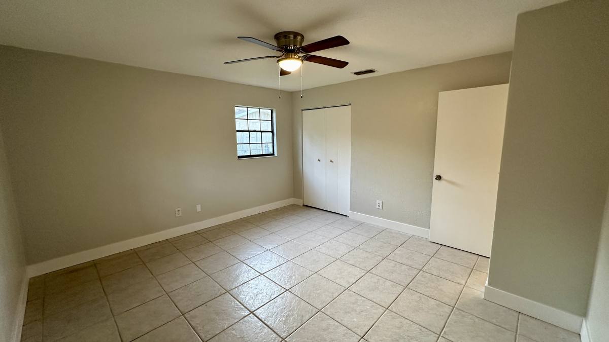 Townhouse for rent at 907 Royal Oak Court, Daytona Beach, FL 32117
