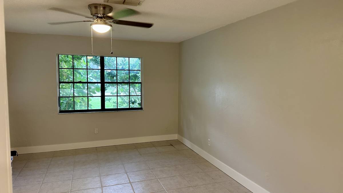 Townhouse for rent at 907 Royal Oak Court, Daytona Beach, FL 32117
