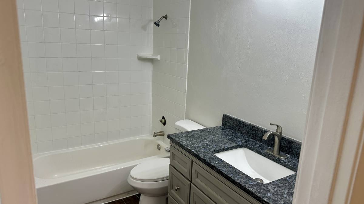 Townhouse for rent at 907 Royal Oak Court, Daytona Beach, FL 32117