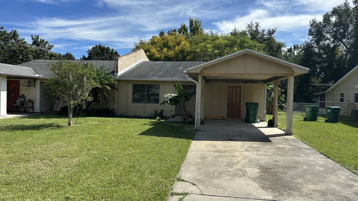 Townhouse for rent at 907 Royal Oak Court, Daytona Beach, FL 32117