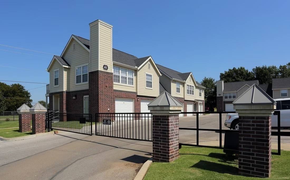 Apartment for rent at Oakmont Apartment Homes, 20202 E Admiral Place, Catoosa, OK 74015