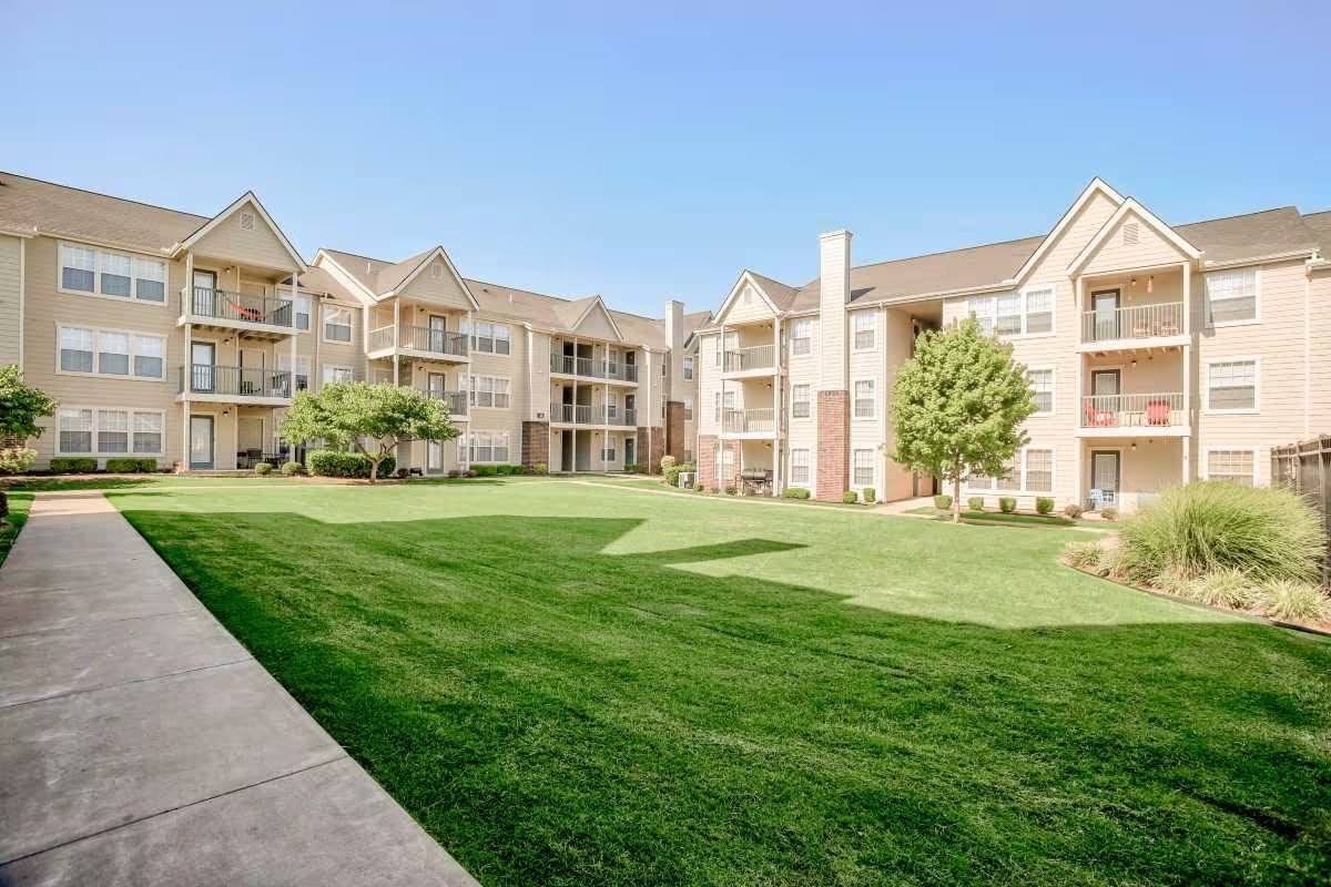 Apartment for rent at Oakmont Apartment Homes, 20202 E Admiral Place, Catoosa, OK 74015