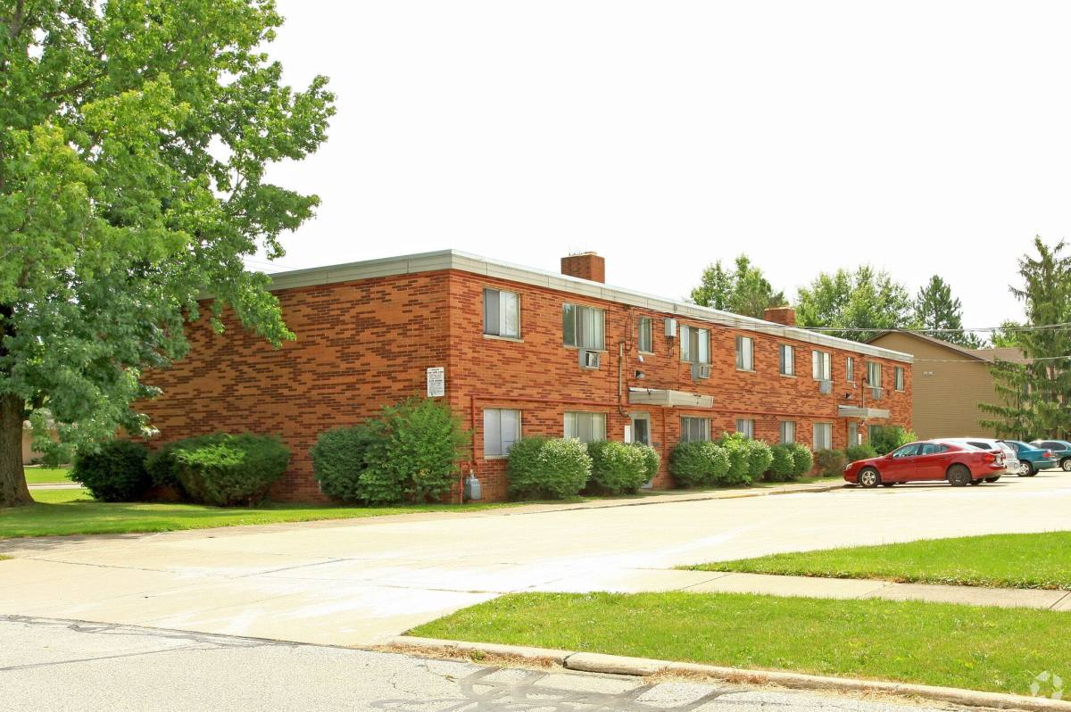 Apartment for rent at Maple Highlands, 6200 Lee Rd S #110, Maple Heights, OH 44137