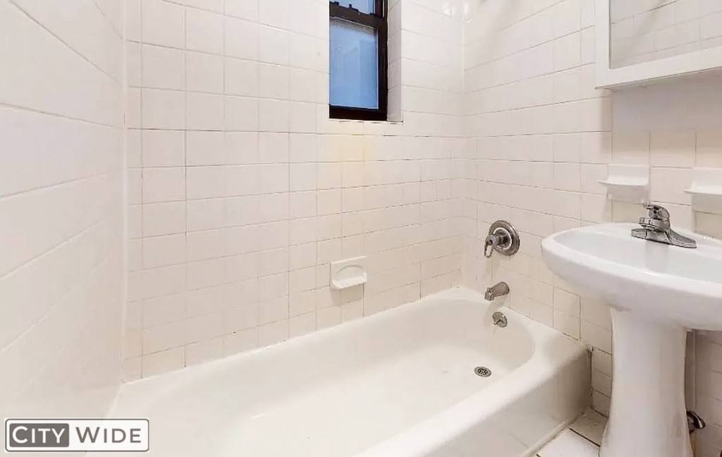 Apartment for rent at 330 E 93rd St #4A, New York, NY 10128