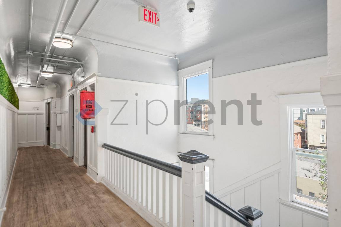 Apartment for rent at 680 14th St #412, Oakland, CA 94612