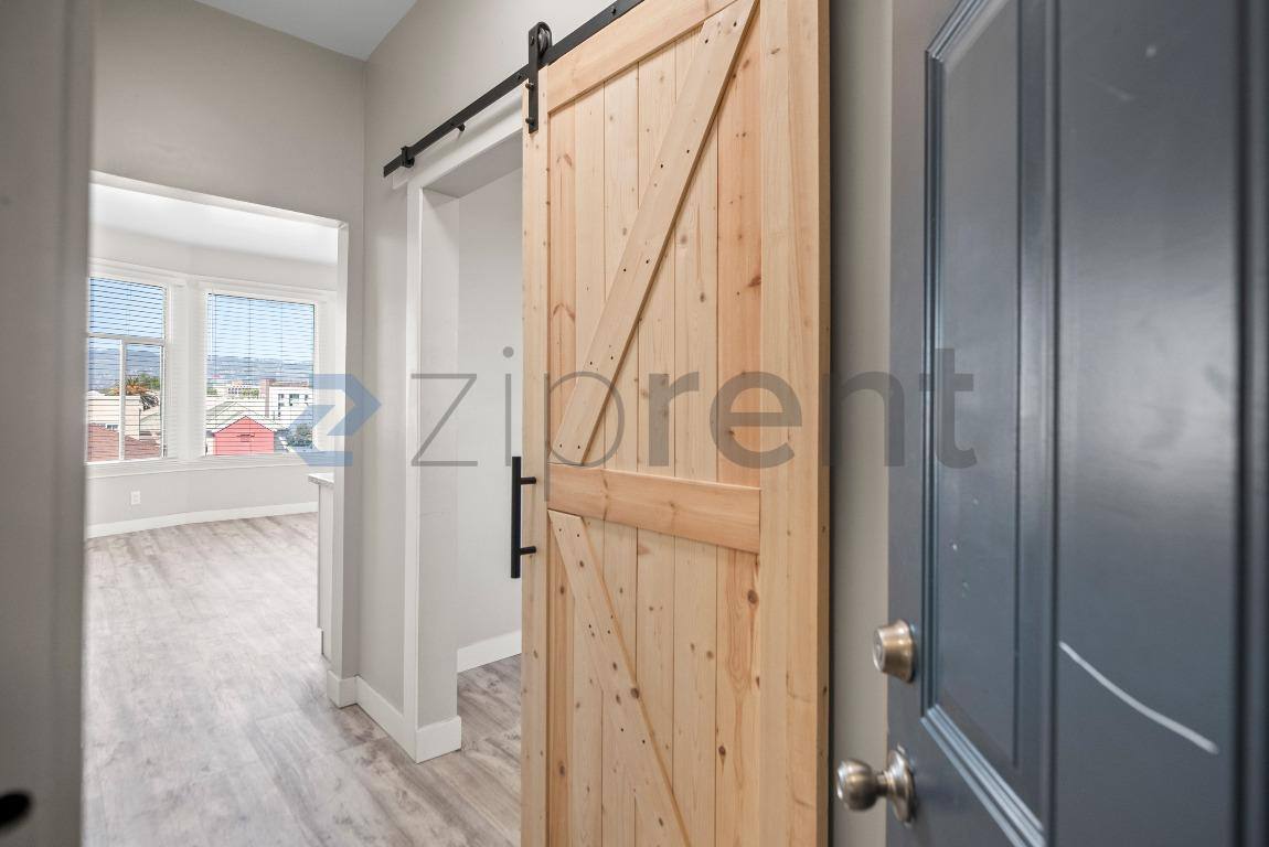Apartment for rent at 680 14th St #412, Oakland, CA 94612