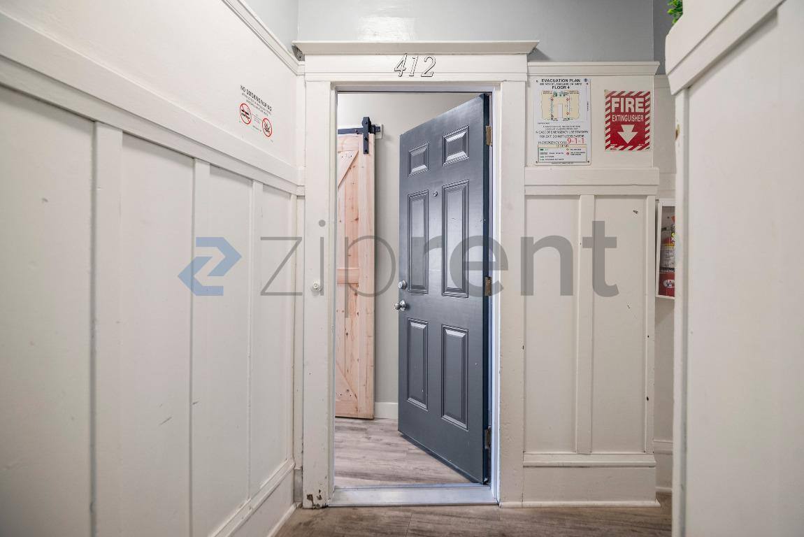 Apartment for rent at 680 14th St #412, Oakland, CA 94612