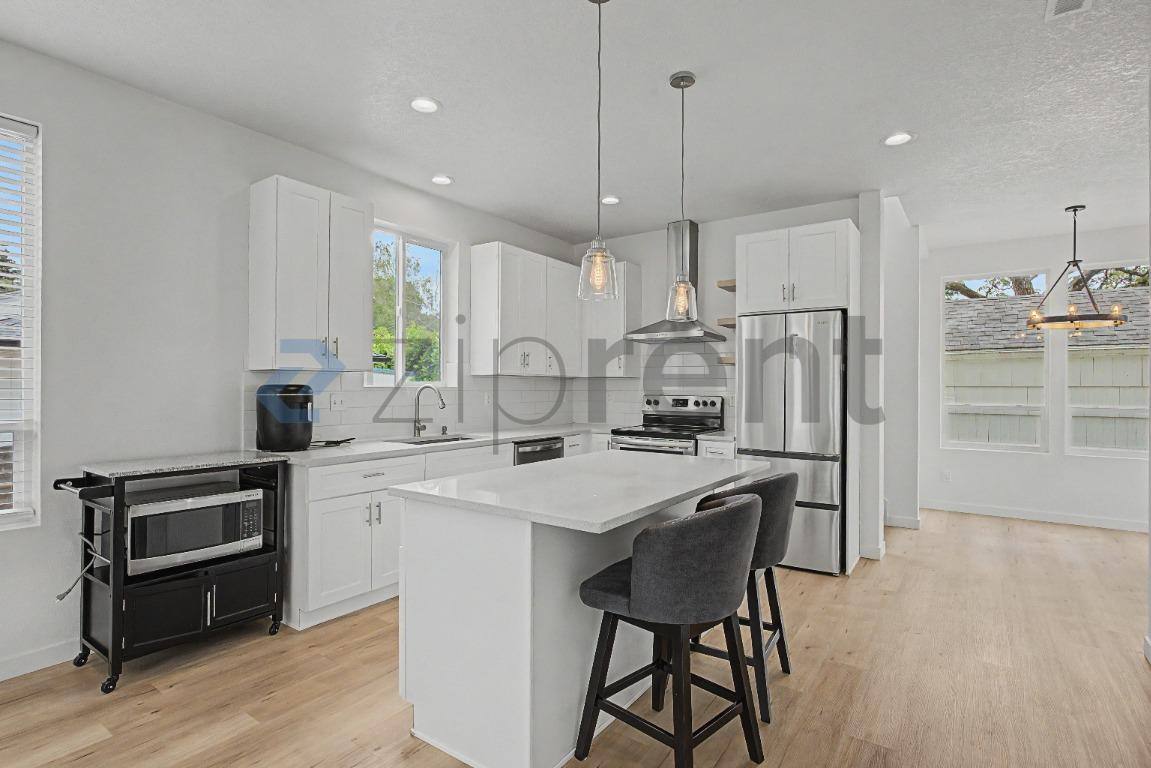 House for rent at 7750 SE 57th Ave, Portland, OR 97206