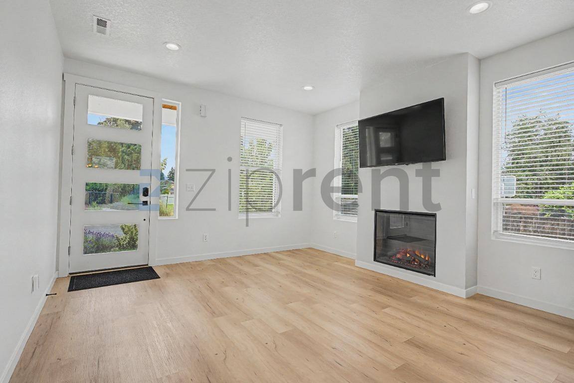 House for rent at 7750 SE 57th Ave, Portland, OR 97206